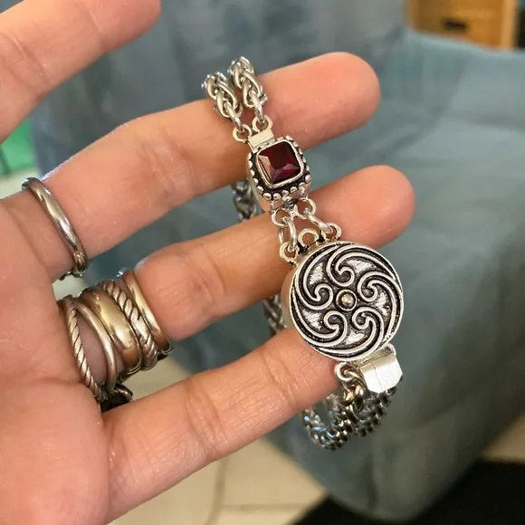 Handmade garnet & silver Celtic clasp design charm on wheat chain bracelet - Picture 10 of 10